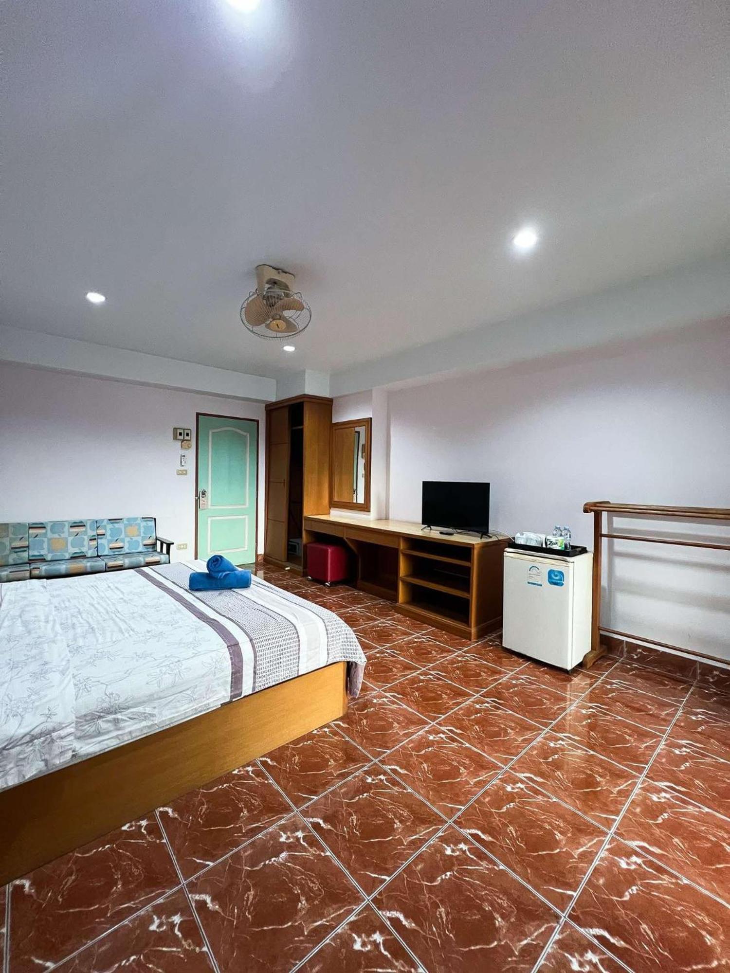 מלון פאטאיה Pattara Mansion พัทยา מראה חיצוני תמונה